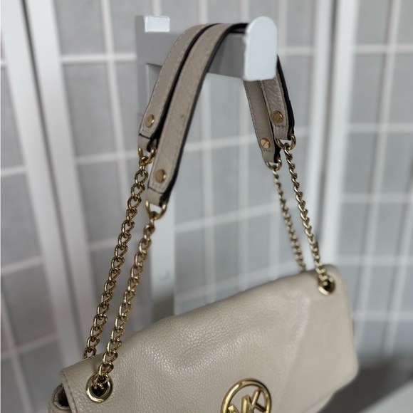 Michael Kors Fulton Shoulder Flap Purse Shoulder Bag with Gold Chain - Picture 3 of 15